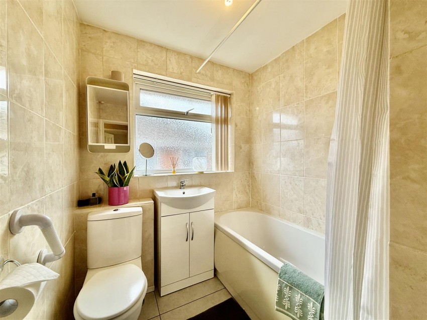Images for Whitelands Road, Lower Stratton