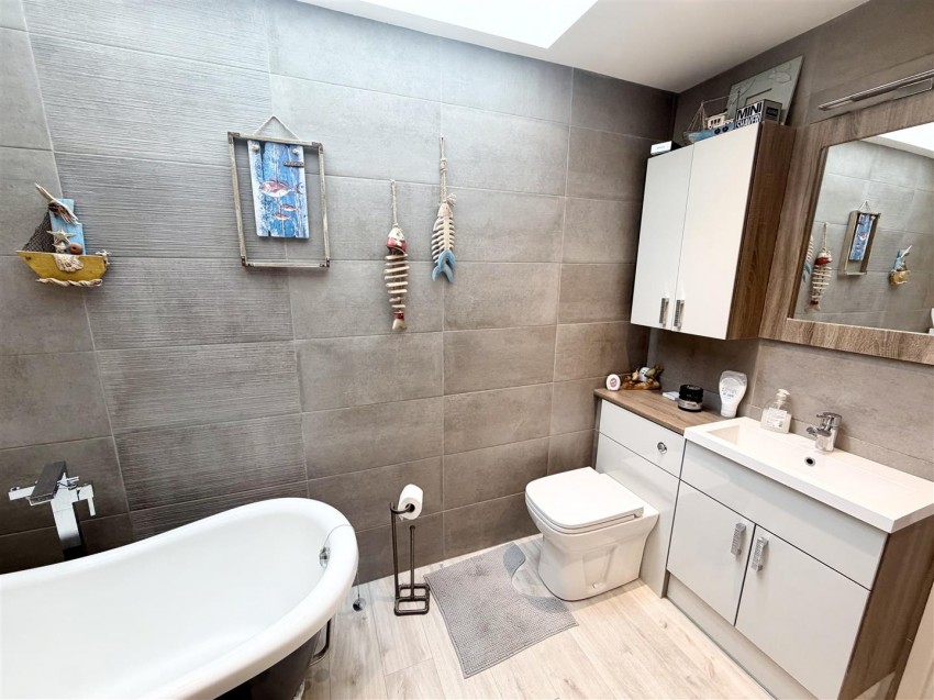 Images for Chestnut Springs, Lydiard Millicent, Swindon