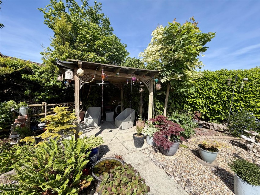 Images for Chestnut Springs, Lydiard Millicent, Swindon