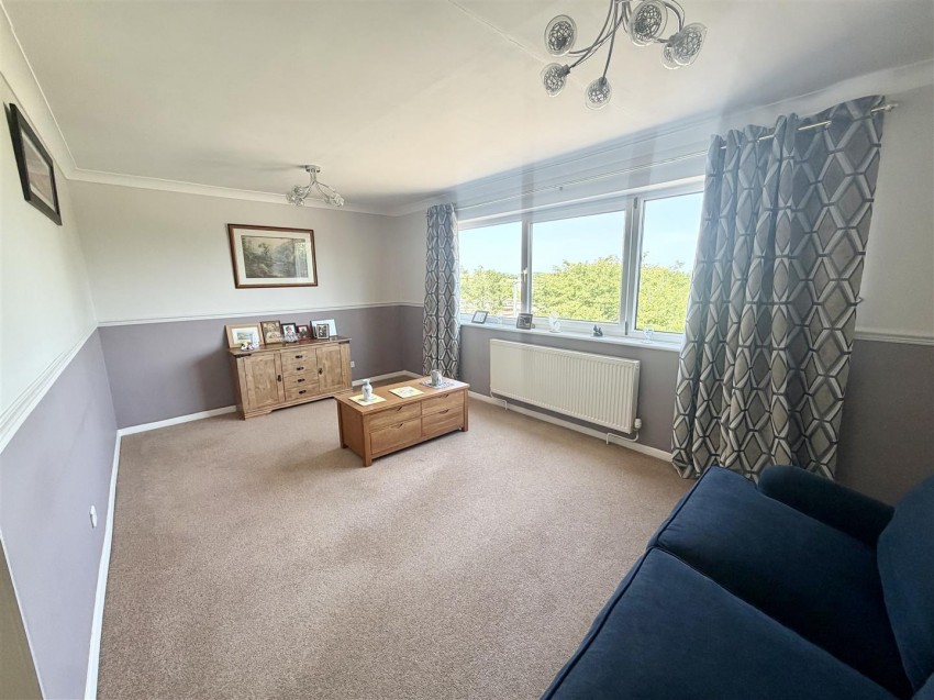 Images for Crane Furlong, Highworth, Swindon