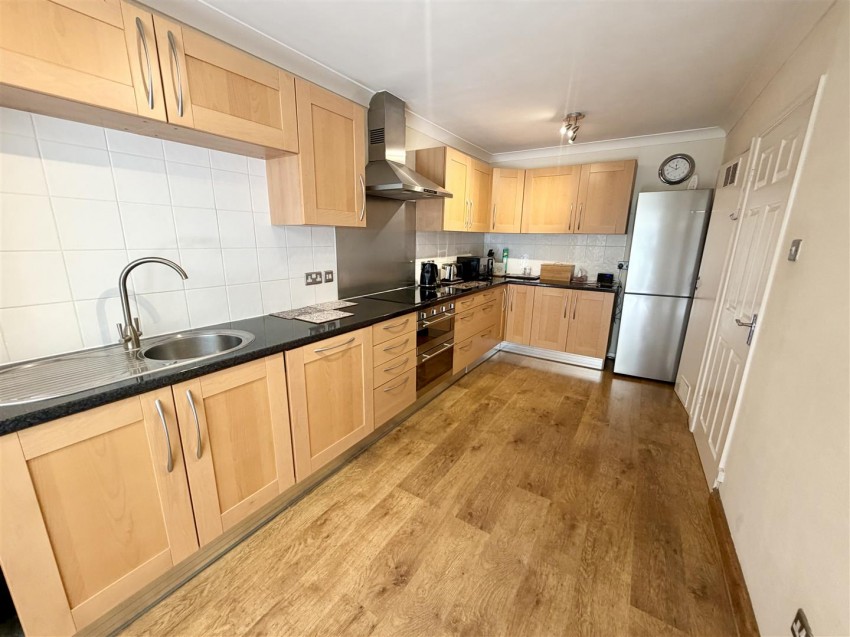Images for Crane Furlong, Highworth, Swindon