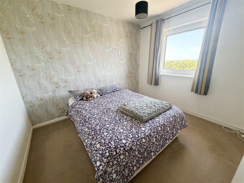 Images for Crane Furlong, Highworth, Swindon