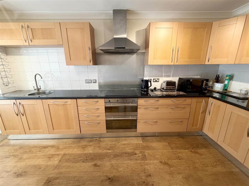 Images for Crane Furlong, Highworth, Swindon